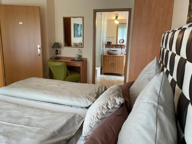 Zu Jeddelohs Lodge Hotel Gladenbach Kültér fotó
