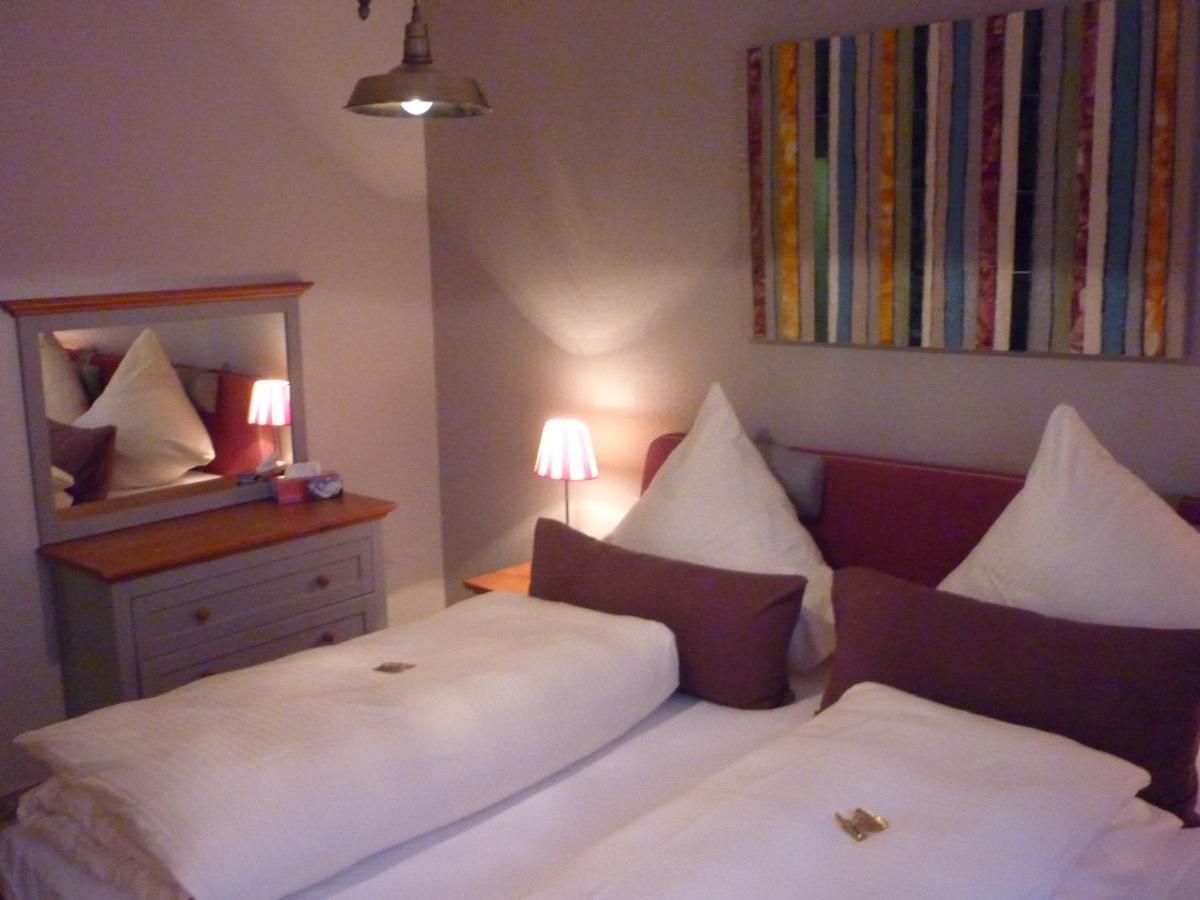Zu Jeddelohs Lodge Hotel Gladenbach Kültér fotó